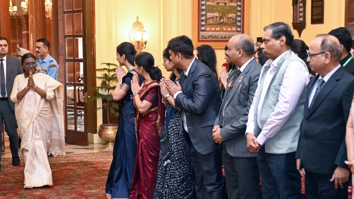 President Murmu greets officer trainees at Rashtrapati Bhavan