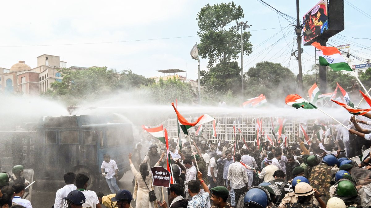 Bihar police water cannon RJD protest in Patna