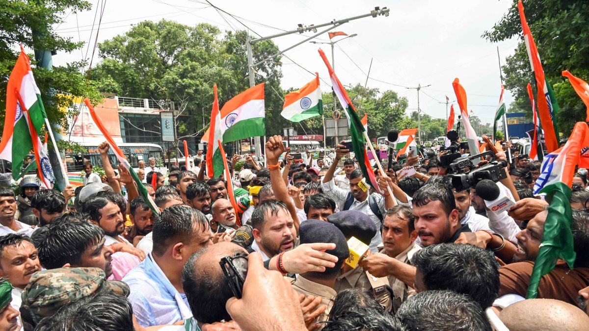 Tejashwi Yadav leads Lok Bhavan March against Bihar government