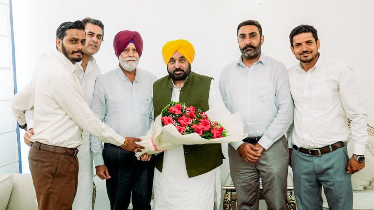 Punjab CM Mann welcomes athletes into AAP