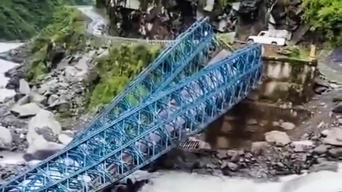 Koolagad bridge destroyed by boulders in Pithoragarh