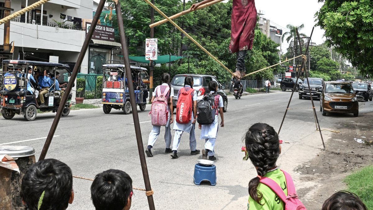Girl balances brass pots on head in Ghaziabad
