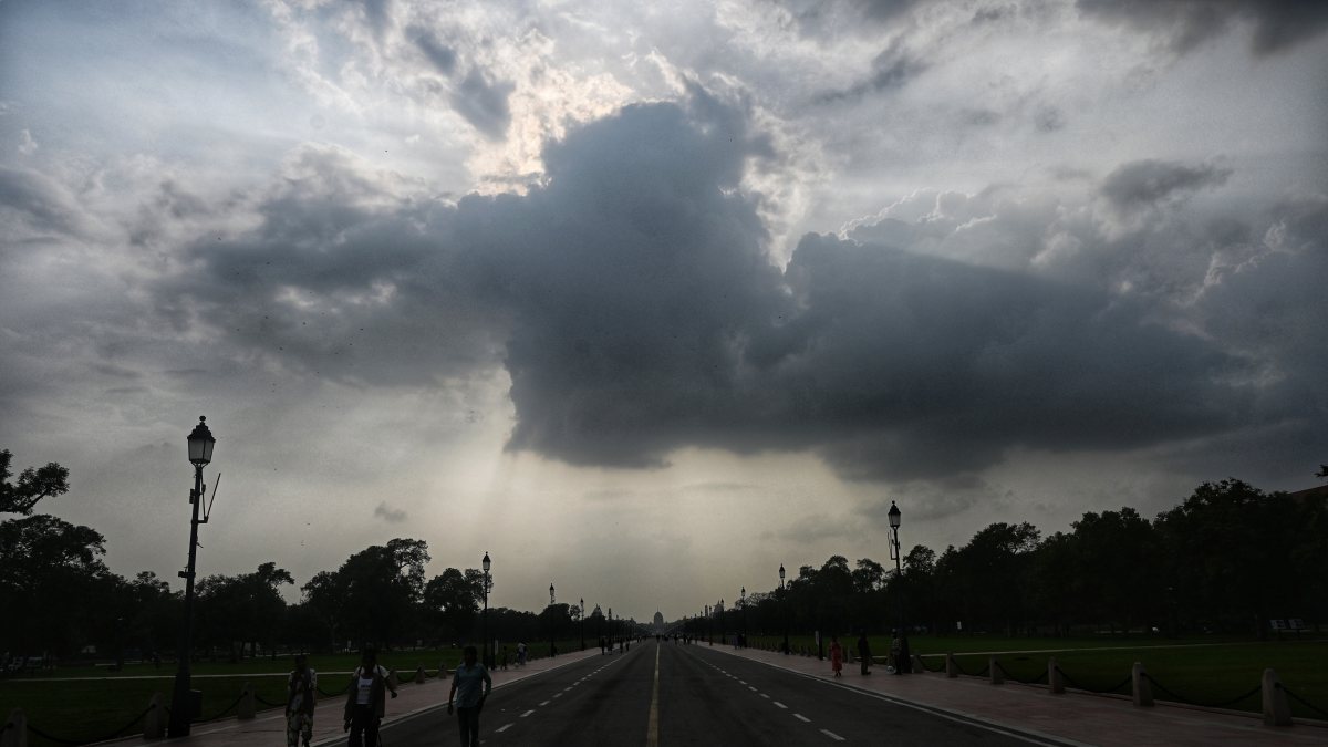Dark clouds loom over Kartavya Path in New Delhi
