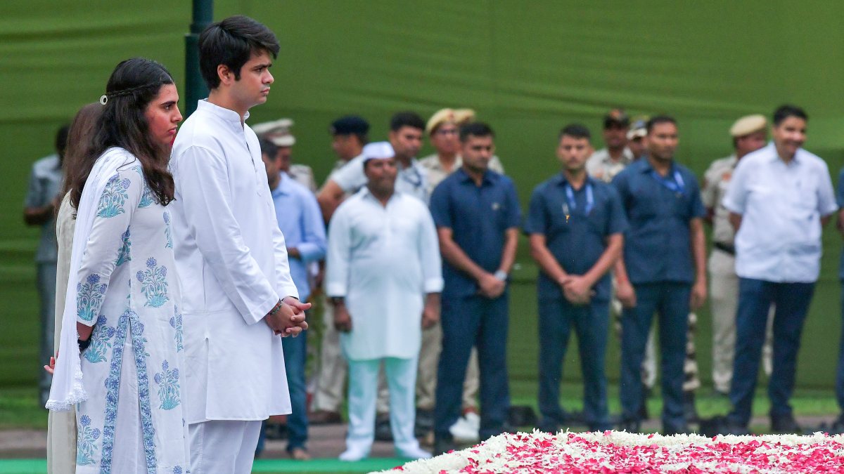 Congress MP's children pay tribute to Rajiv Gandhi at Vir Bhumi