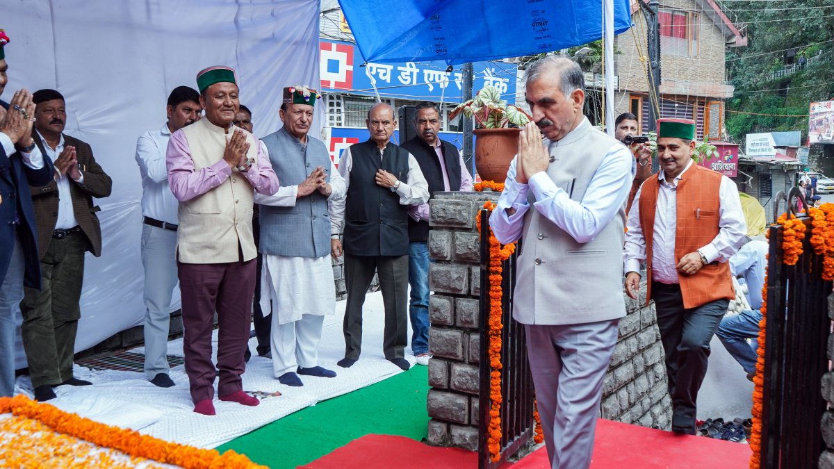 Sukhu greets people at Rajiv Gandhi birth anniversary event in Shimla
