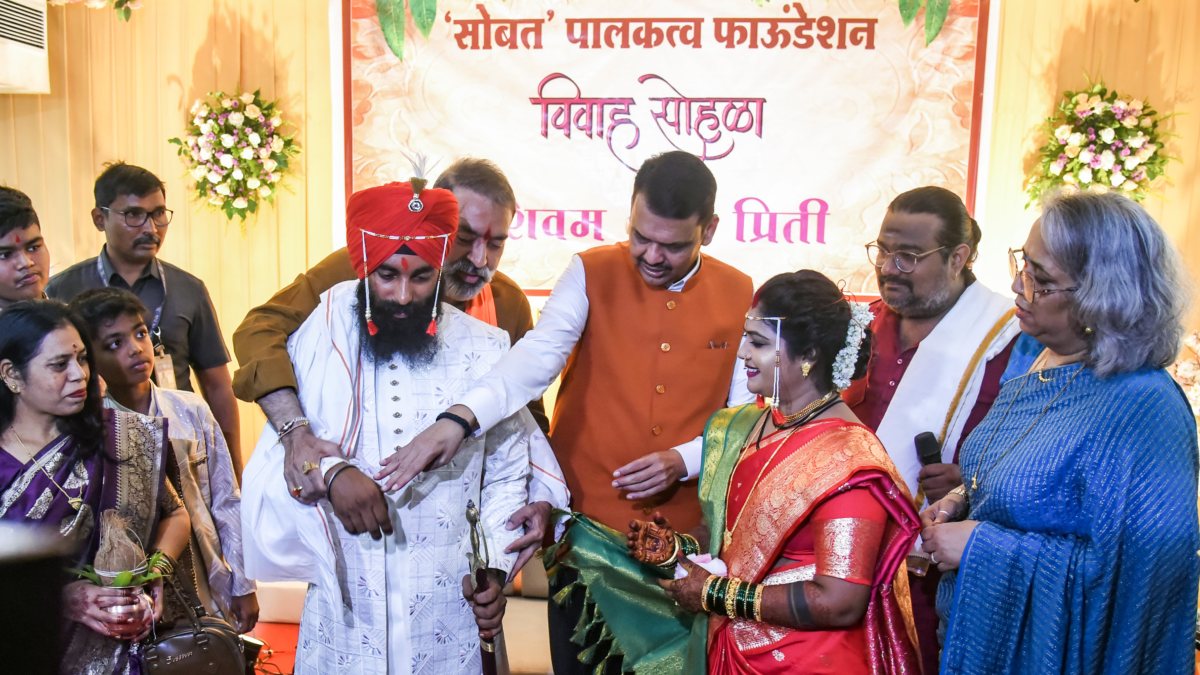 Maharashtra CM blesses COVID widow at her wedding in Nagpur