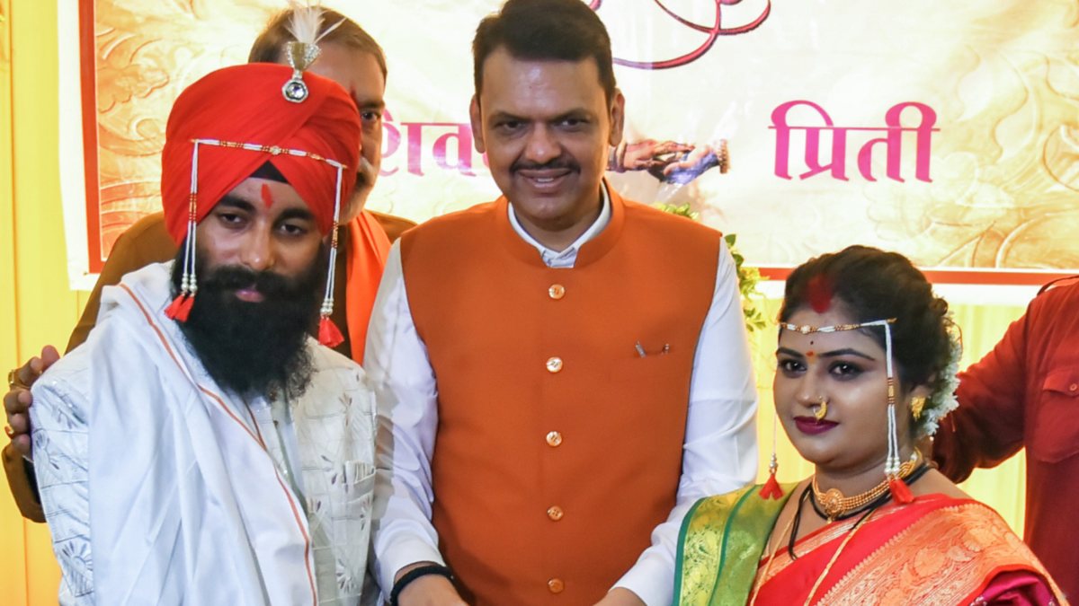 Maharashtra CM blesses COVID widow at her wedding in Nagpur