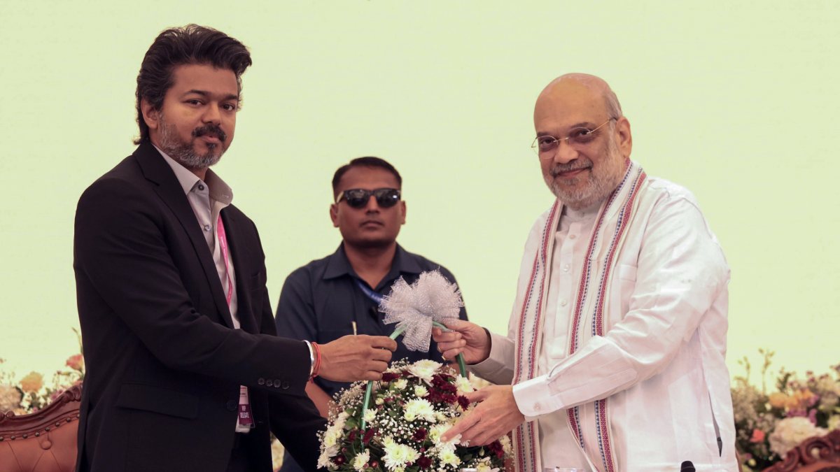 Amit Shah felicitated by Tamil Nadu CM at regional meet
