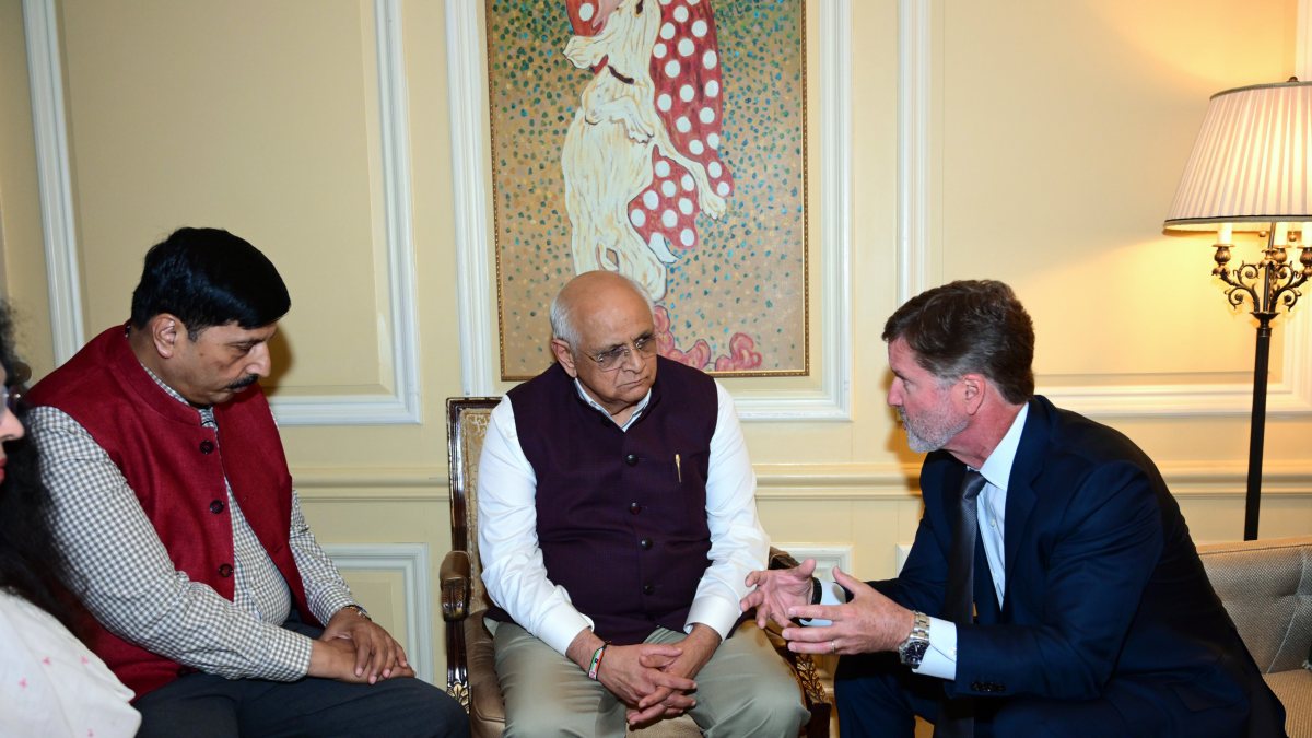 Gujarat CM meets Walmart EVP in Washington DC
