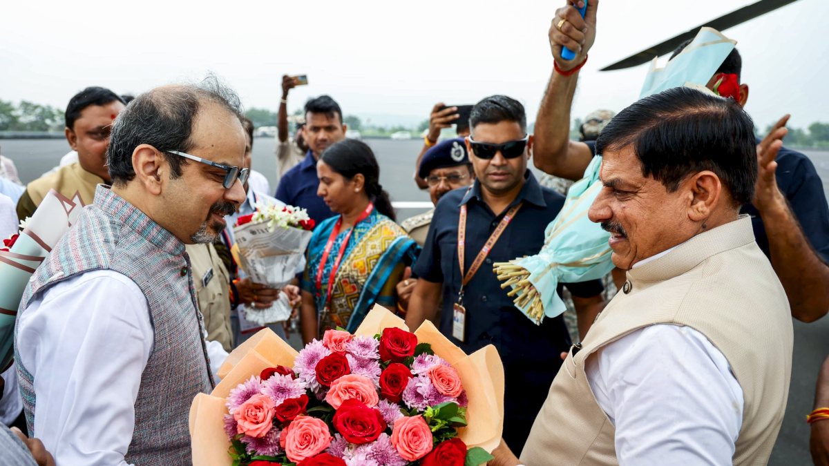 CM Yadav receives warm welcome on arrival in Pithampur
