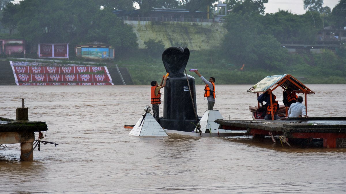 Narmada floods submerge Shivalinga in Jabalpur
