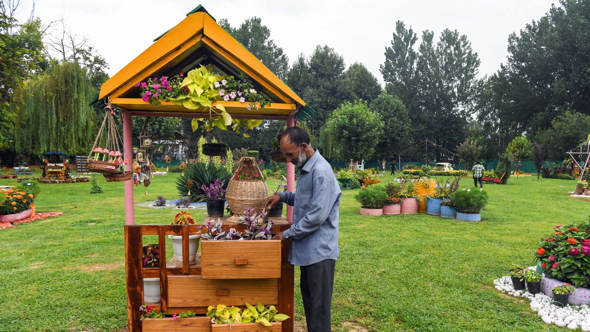Srinagar's Waste Wonder Garden nears inauguration
