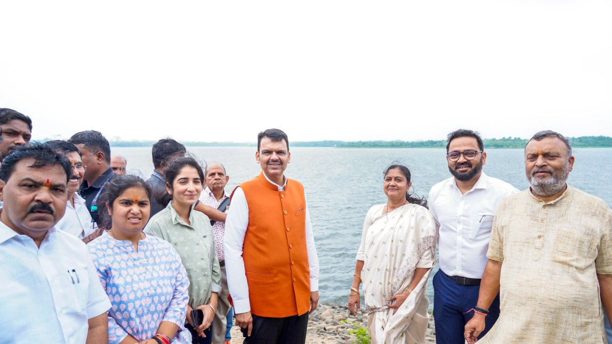 Maharashtra CM inspects Ambazari Lake development works