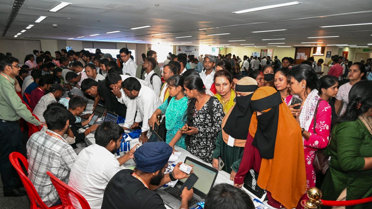 Bihar mega job fair draws students in Patna