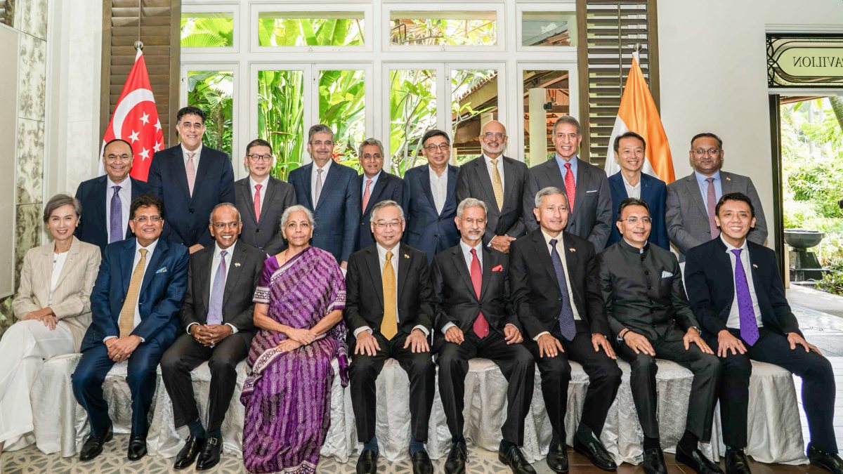 India-Singapore ministerial roundtable held in Singapore