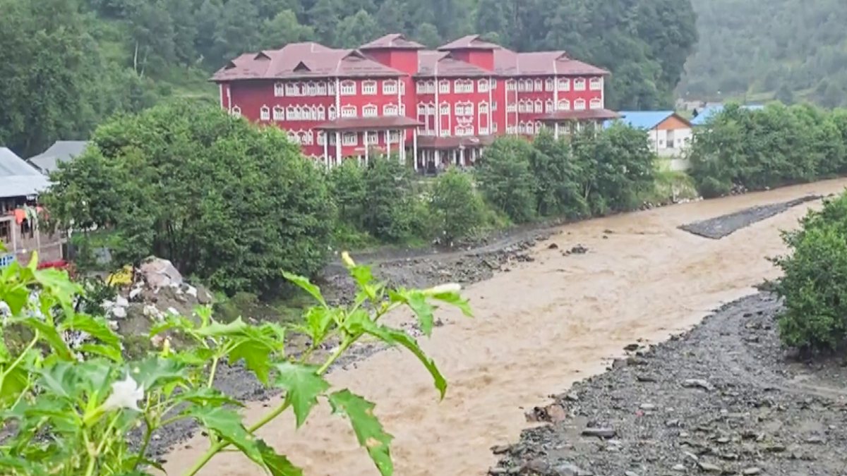 Heavy rain causes river to overflow in Doda