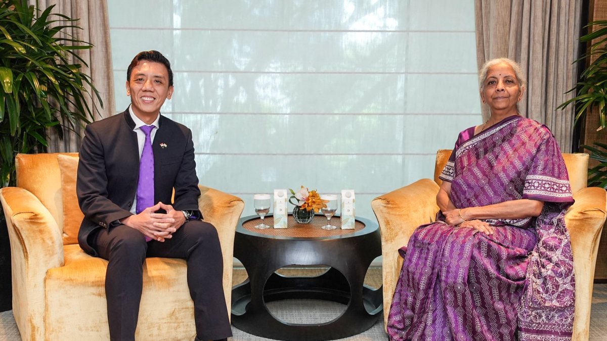 Sitharaman meets Singapore minister at 4th India-Singapore roundtable