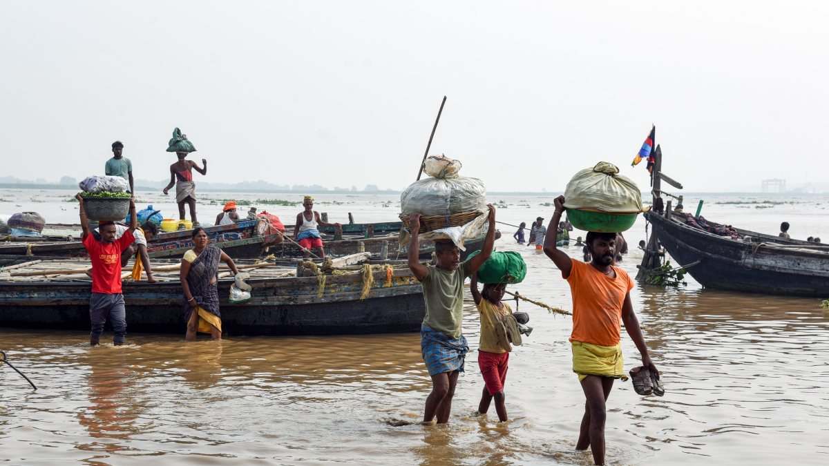 Flood-hit Patna residents evacuate as Ganga swells