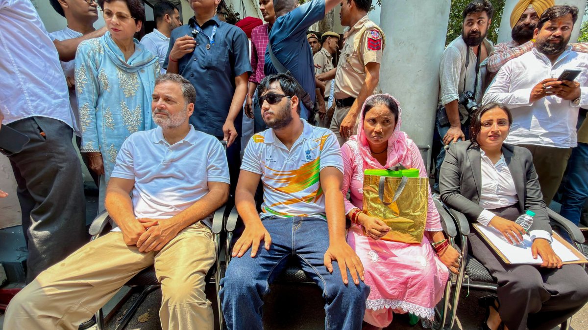 Rahul Gandhi visits DCP office over pellet firing complaint