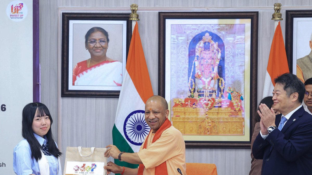 Yogi Adityanath meets Japanese students in Lucknow