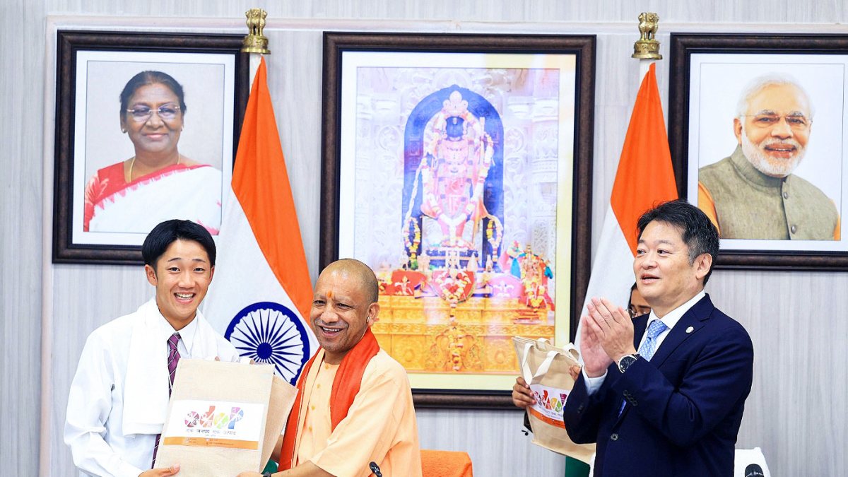 Yogi Adityanath meets Japanese students in Lucknow