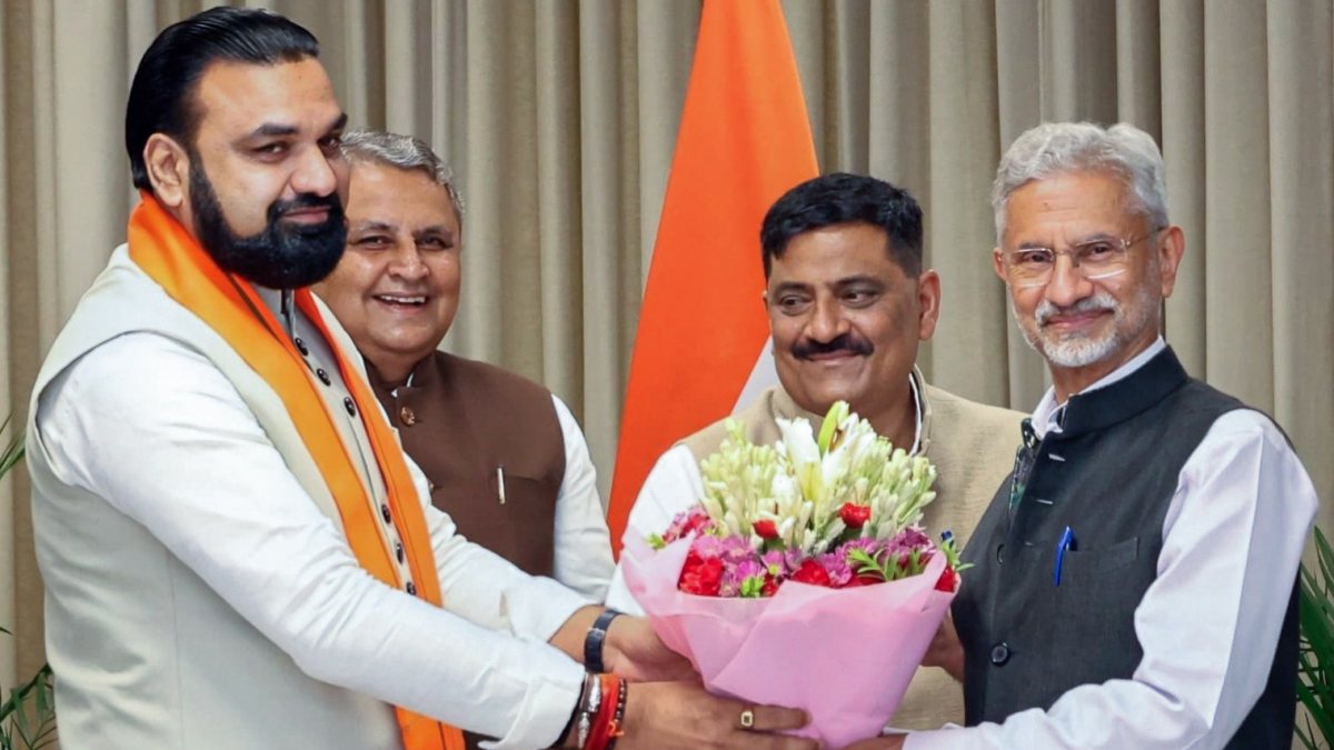 Jaishankar meets Bihar leaders on development projects