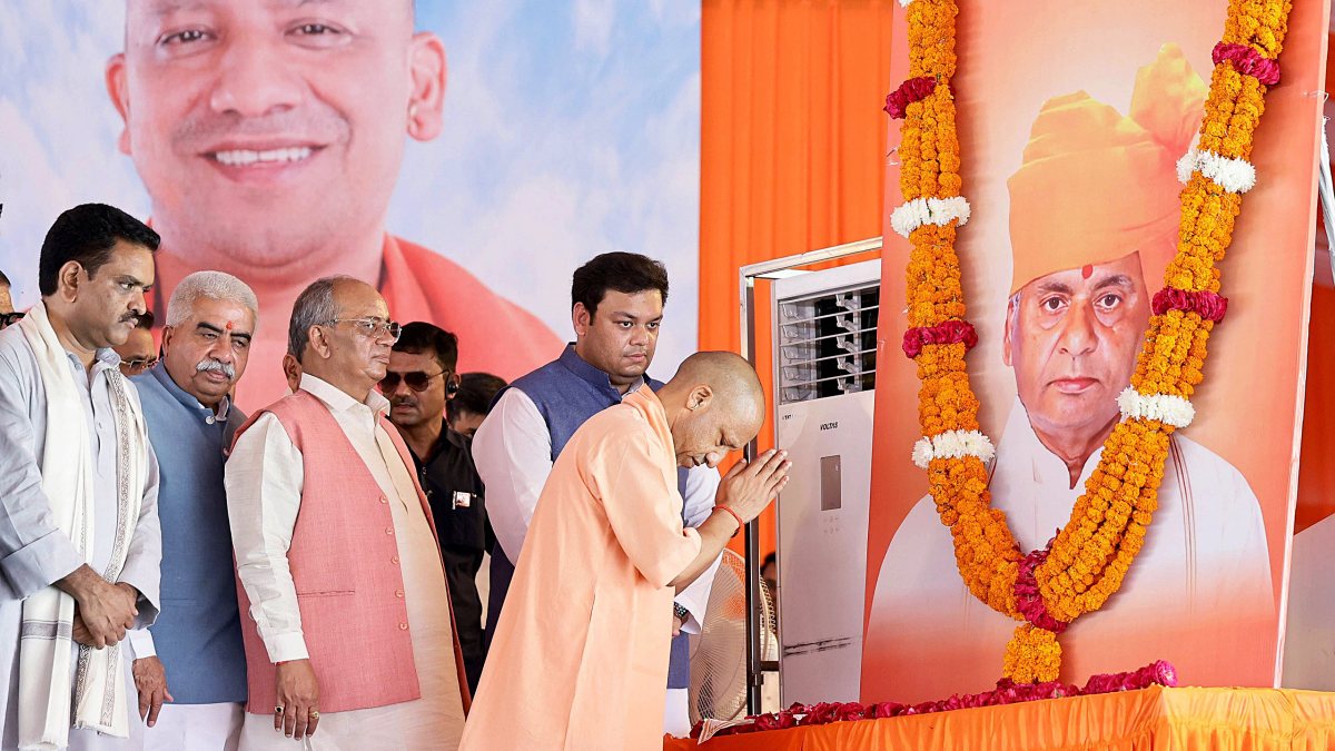 Yogi Adityanath pays tribute to Kalyan Singh on death anniversary