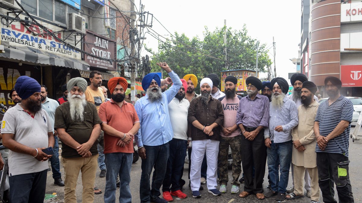 Protesters demand release of Sikh prisoners during Punjab Bandh