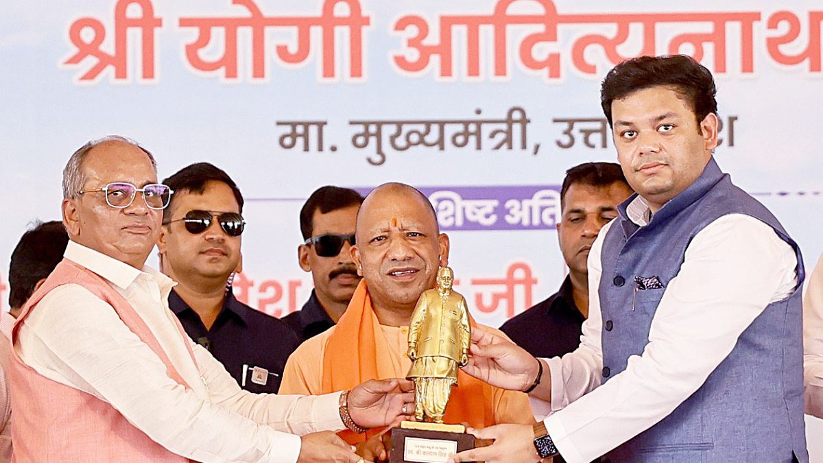Yogi Adityanath pays tribute to Kalyan Singh on death anniversary