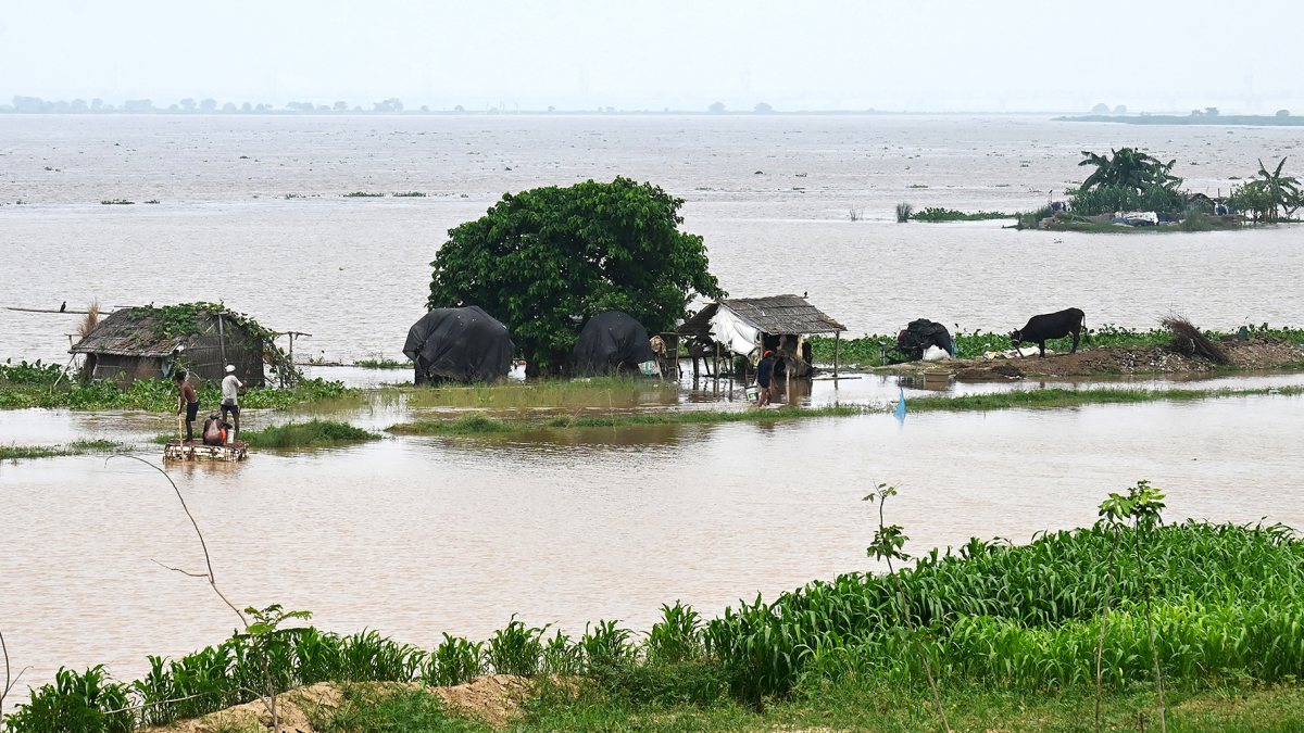 Bihar floods: residents use makeshift raft in Patna