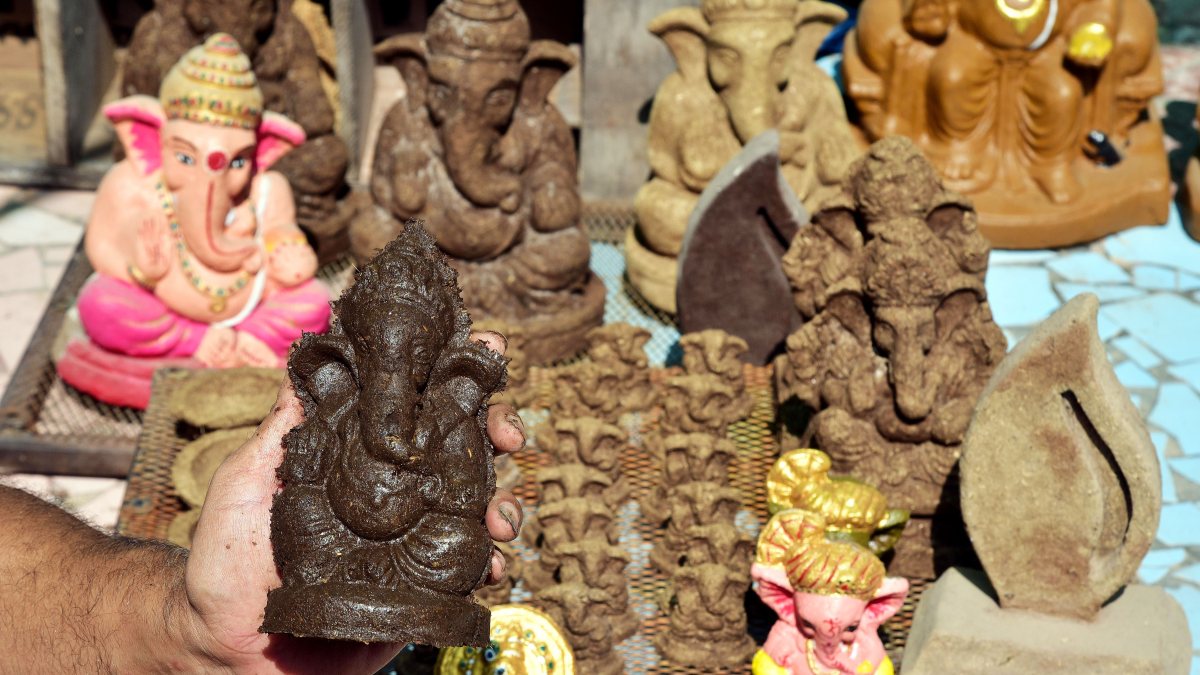 Eco-friendly cow dung idols made for Ganesh Utsav in Bikaner