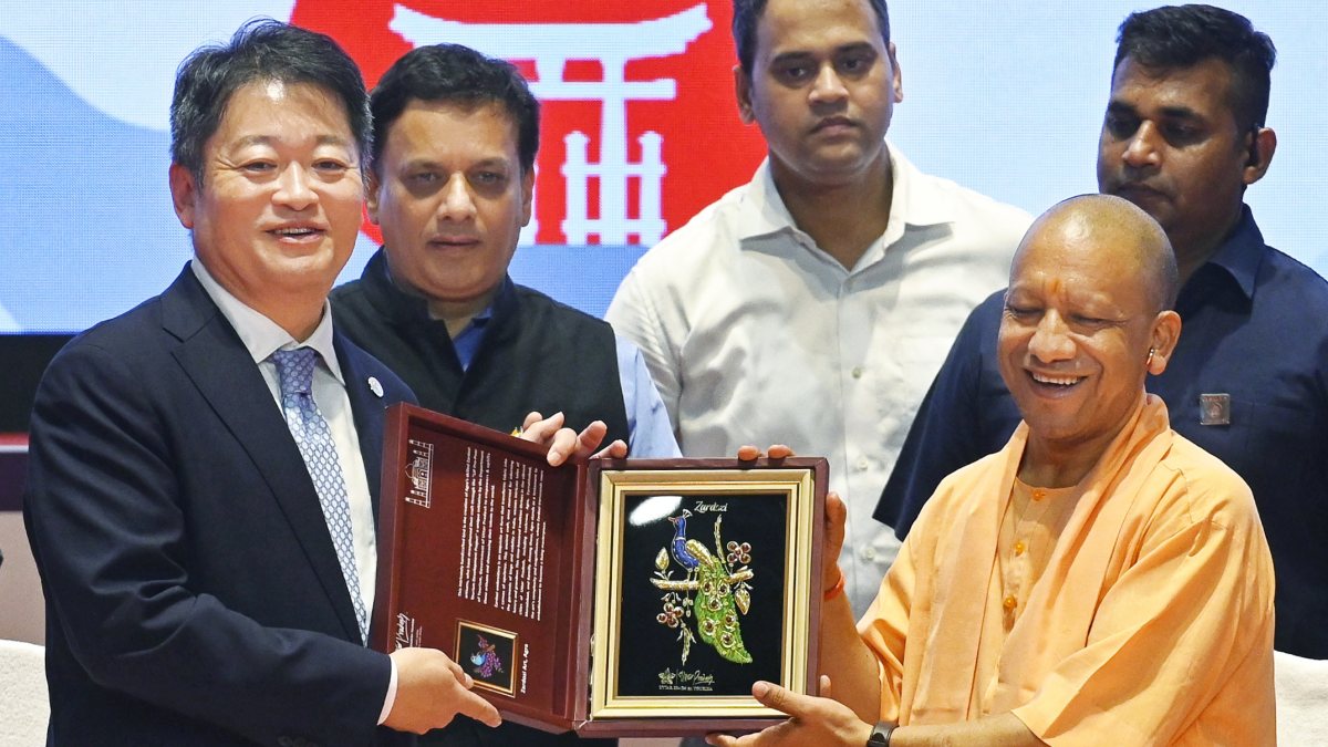 UP CM gifts Zardozi art to Japan governor at investment summit