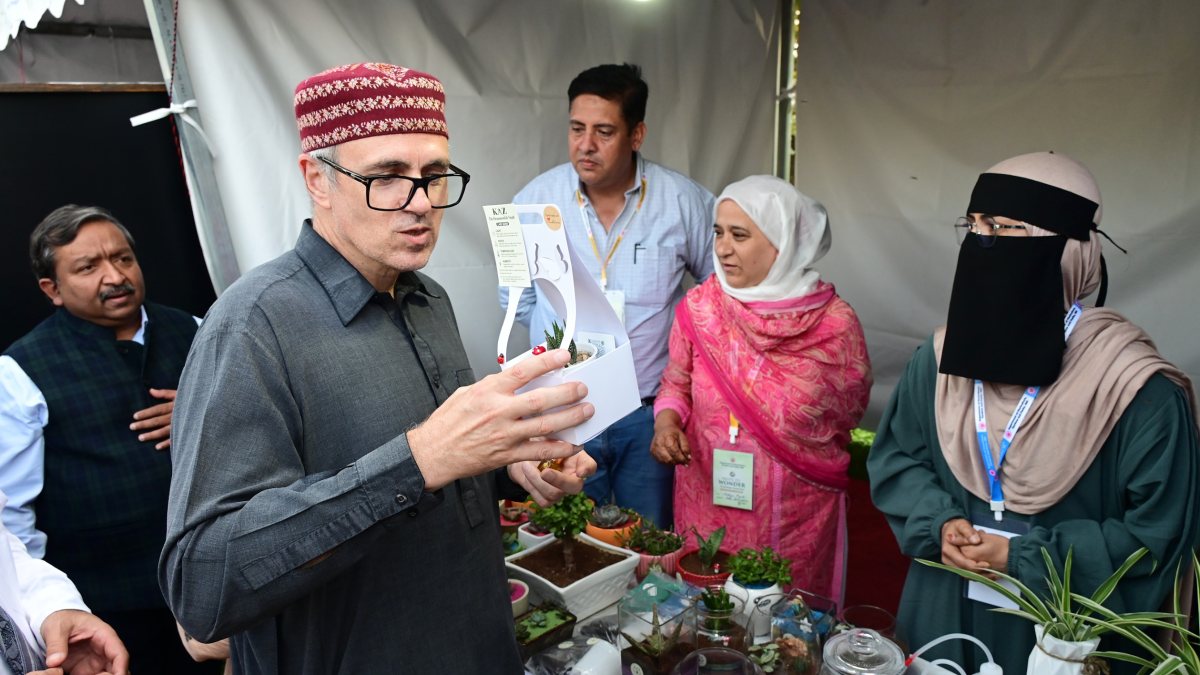 J&K CM Omar Abdullah inaugurates Waste Wonder Garden in Srinagar