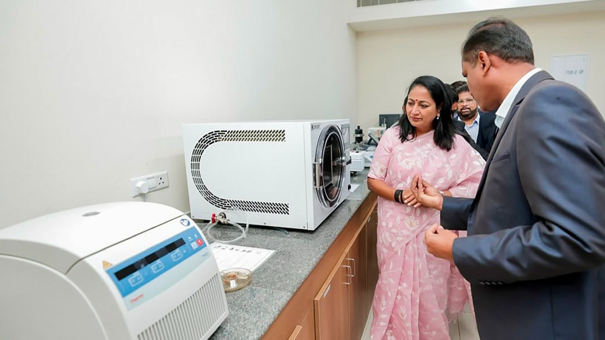 Delhi CM Rekha Gupta inspects CARBID centre lab at VIT Vellore