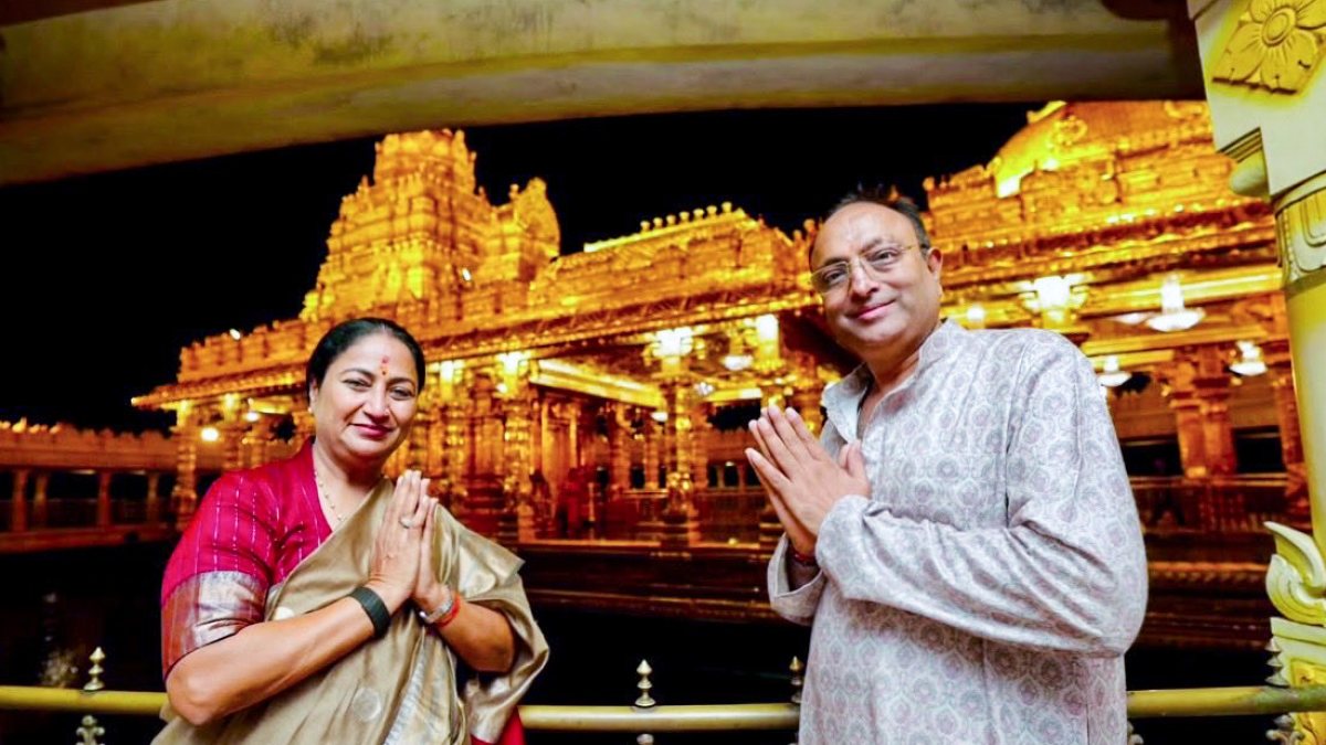 Delhi CM Rekha Gupta offers prayers at Vellore temple with husband