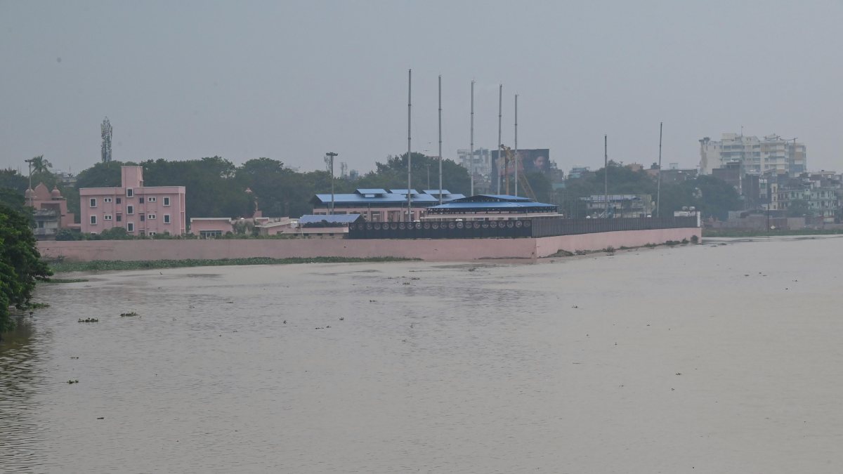 Ganga water level rises amid flood-like situation in Patna