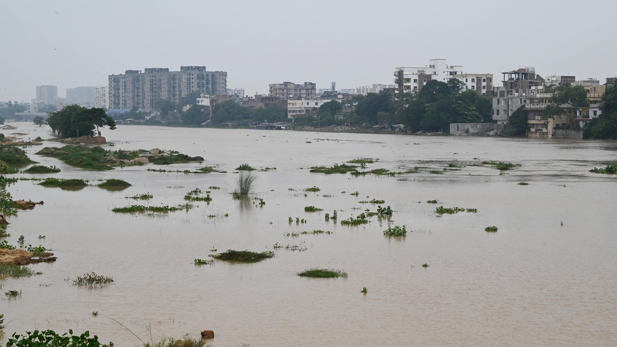 Ganga water level rises, flood-like situation in Patna