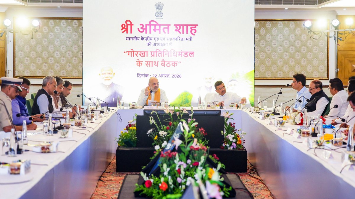Amit Shah meets Gorkha leaders in Siliguri