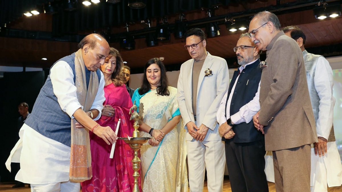 Rajnath Singh inaugurates Mahajan Imaging and Lab in Noida