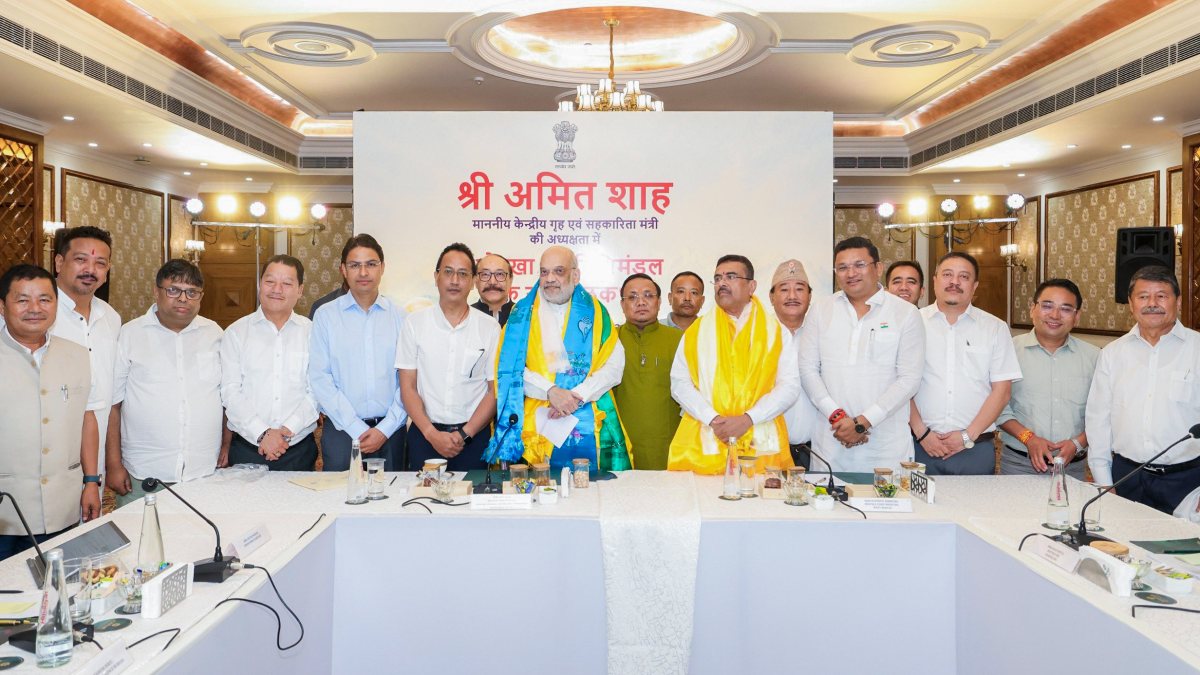 Amit Shah meets Gorkha leaders in Siliguri
