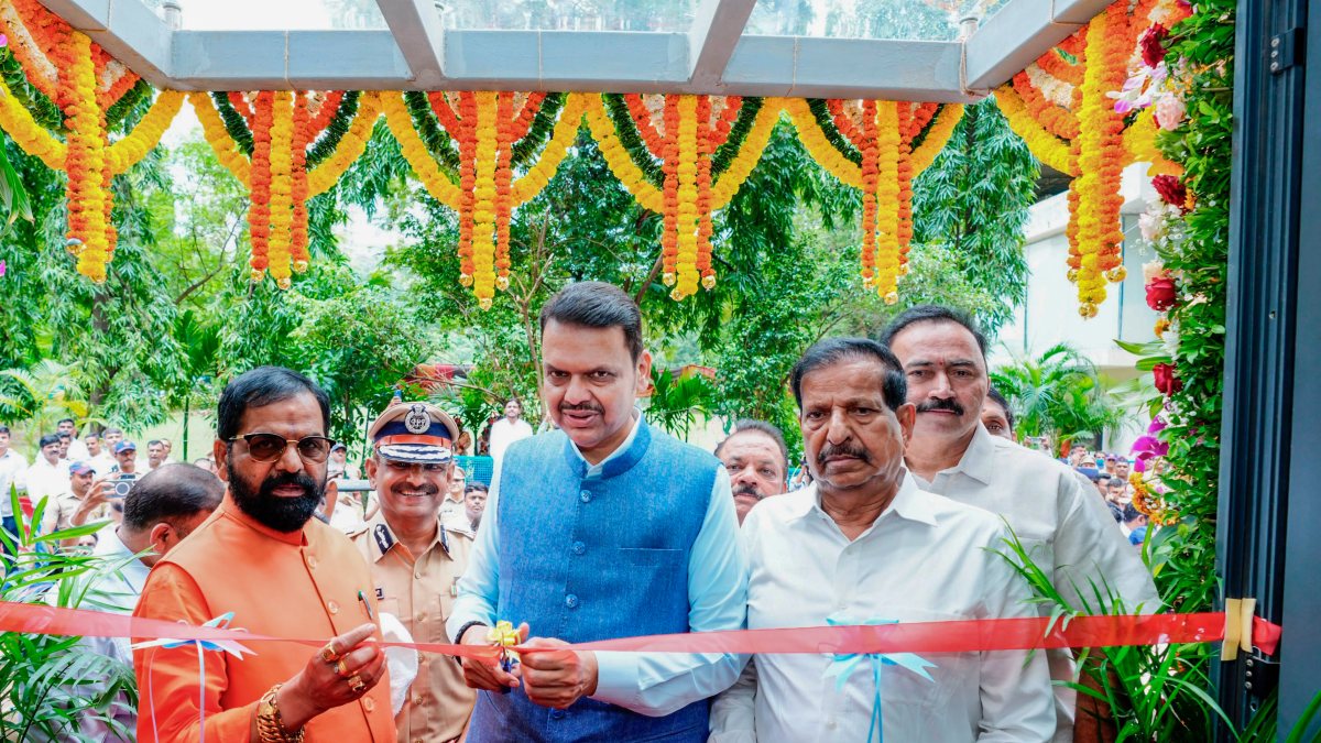 Fadnavis inaugurates Navi Mumbai Police CCTV command centre