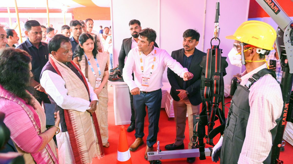 Odisha CM inspects national sanitation safety workshop