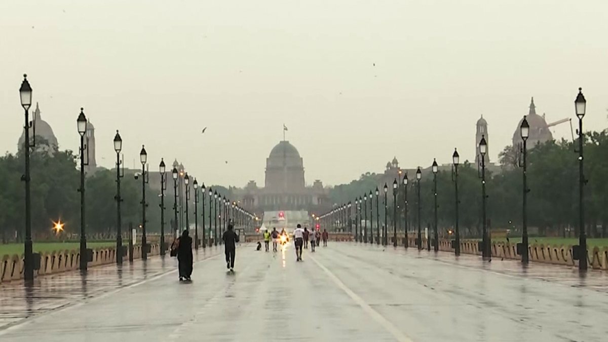 Delhiites relish monsoon showers at Kartavya Path
