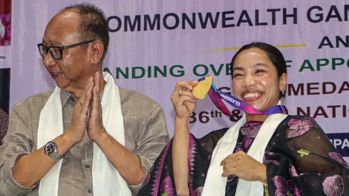 Manipur CM felicitates Mirabai Chanu for Commonwealth Games gold