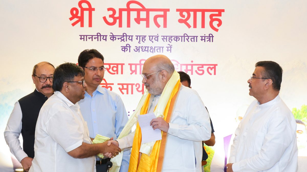 Amit Shah meets Gorkha leaders in Siliguri