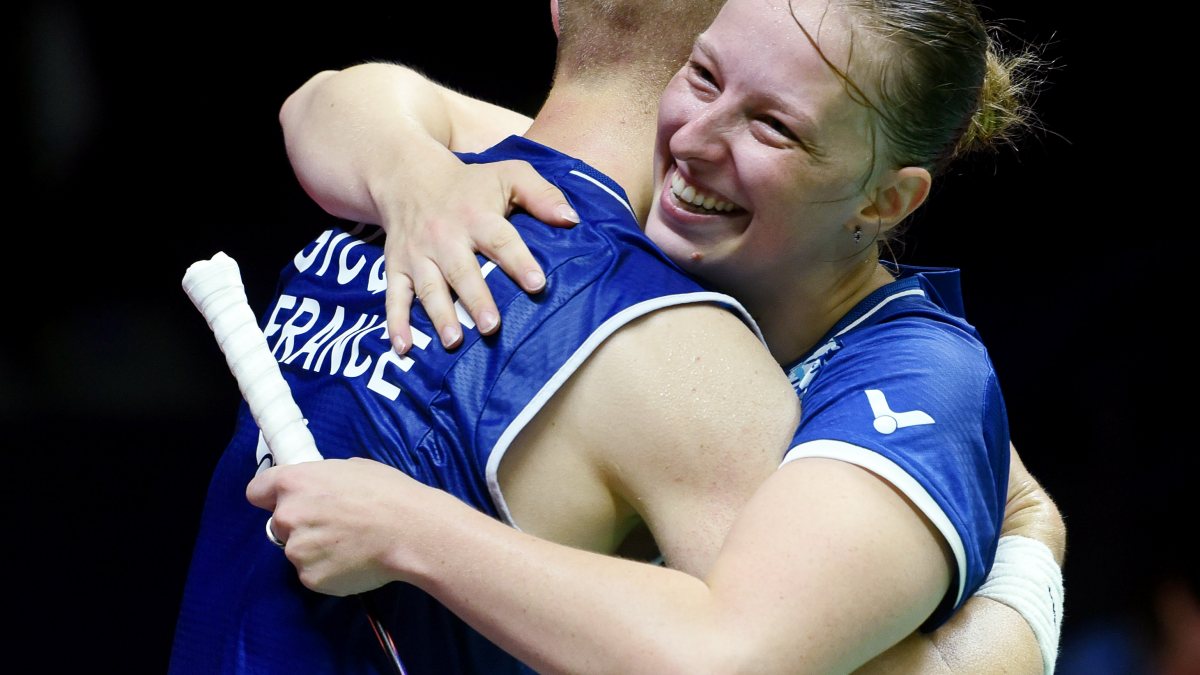 France duo celebrates mixed doubles semifinal win at BWF Worlds