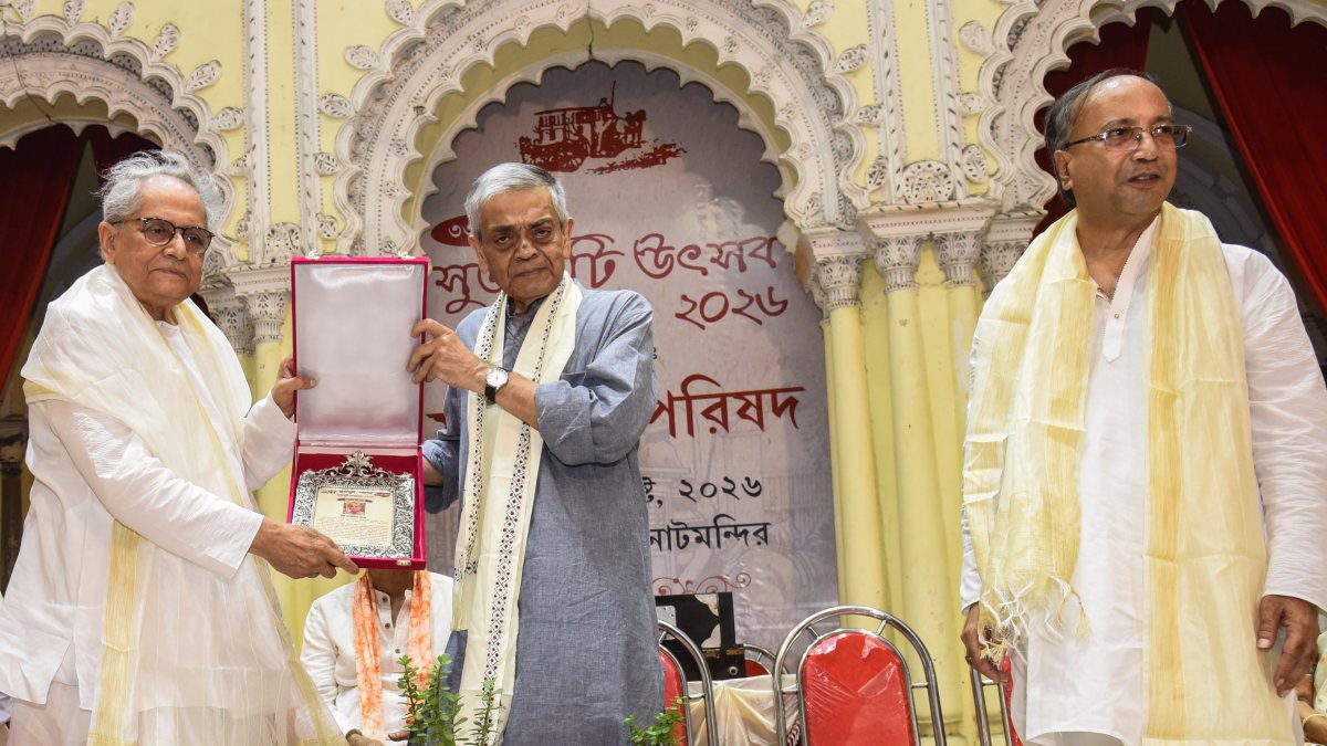 Filmmaker Sandip Ray felicitated at Sutanuti Utsav in Kolkata