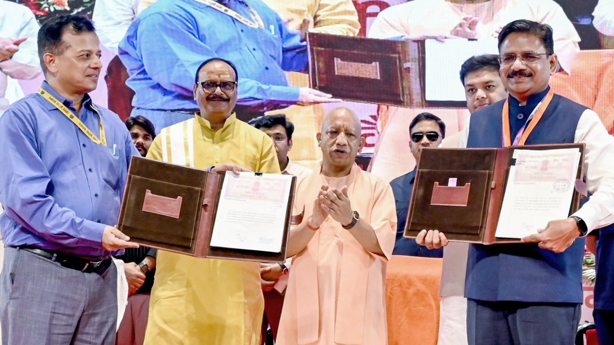 Yogi Adityanath honours mid-day meal cooks at Lucknow event