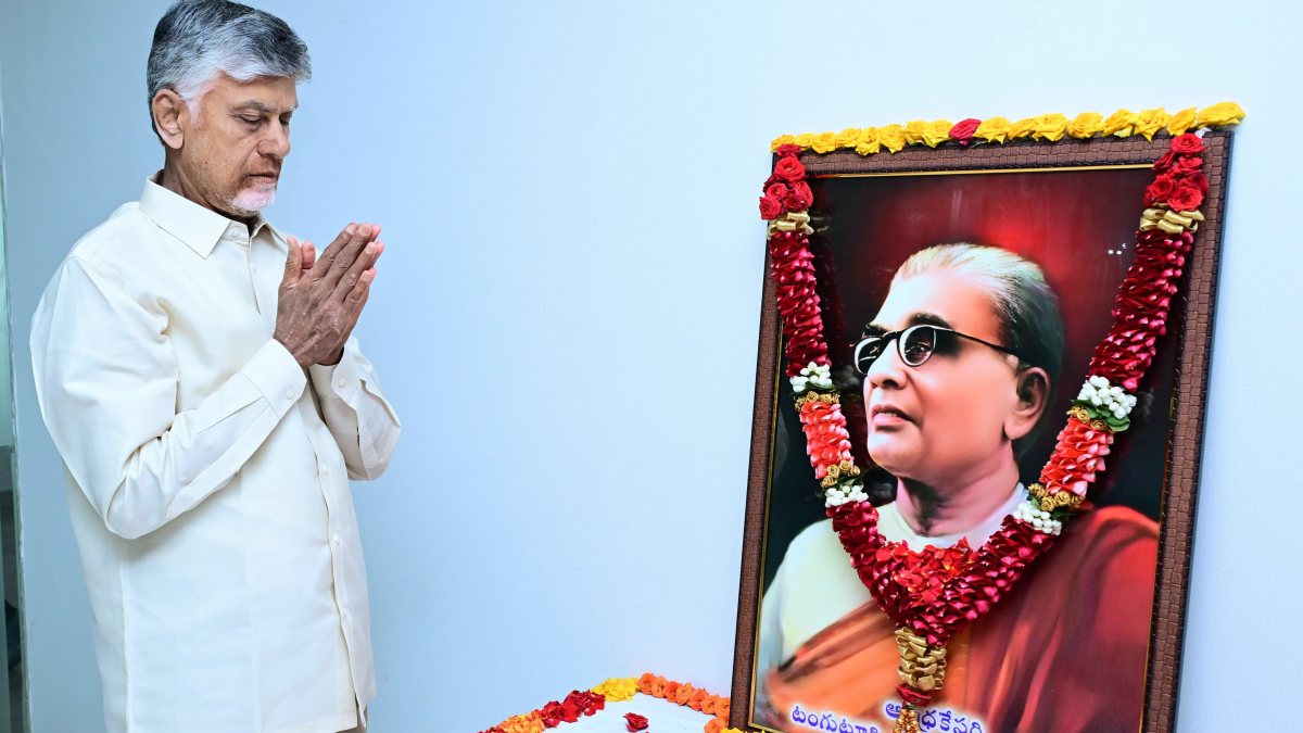 CM Naidu pays tribute to Tanguturu Prakasam Pantulu on birth anniversary