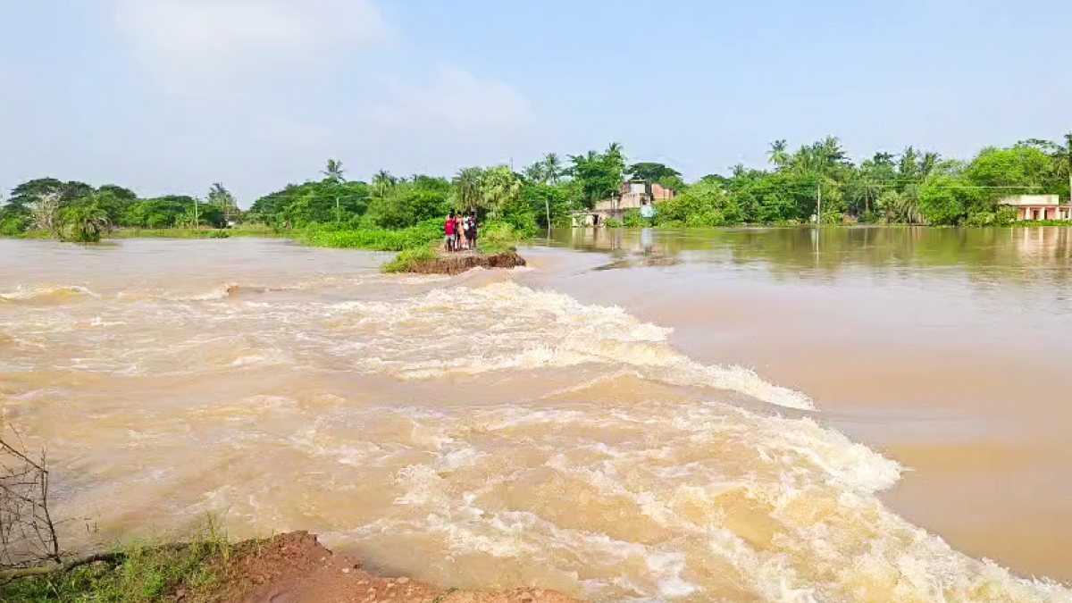 Floodwaters surround residents in Odisha's Kendrapara